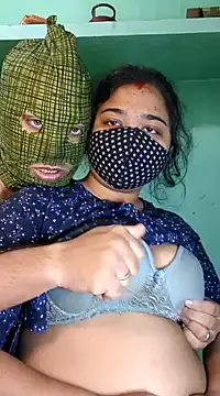 Snapshot of hotty_Sexy-couple chatting on 01/15/25, 06:01 hotty Sexy-couple online show from 01/15/25, 06:01