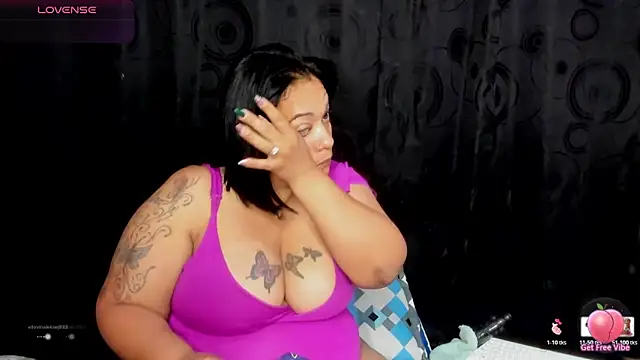 Snapshot of Sofie-Storm chatting on 02/25/26, 10:36 Sofie-Storm online show from 02/25/26, 10:36