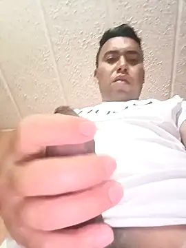 Snapshot of Diego_leon27 chatting on 01/12/25, 02:45 Diego leon27 online show from 01/12/25, 02:45