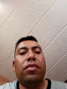 Snapshot of Diego_leon27 chatting on 09/19/25, 01:56 Diego leon27 online show from 09/19/25, 01:56