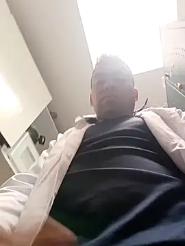 Snapshot of Diego_leon27 chatting on 11/27/25, 06:43 Diego leon27 online show from 11/27/25, 06:43