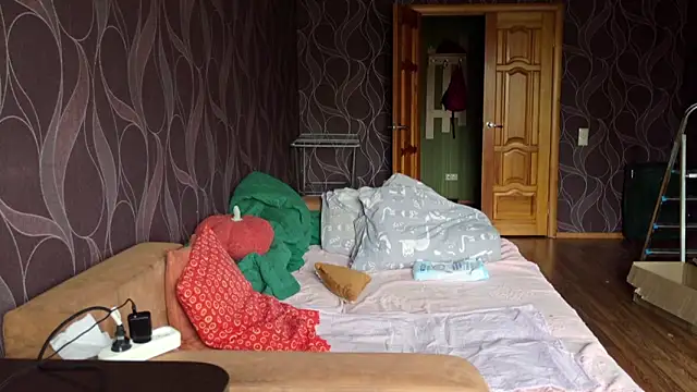 MiriamOr online show from 10/27/25, 08:07