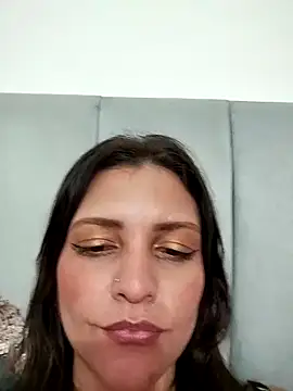 Snapshot of Mia_Hampton chatting on 03/08/25, 01:50 Mia Hampton online show from 03/08/25, 01:50