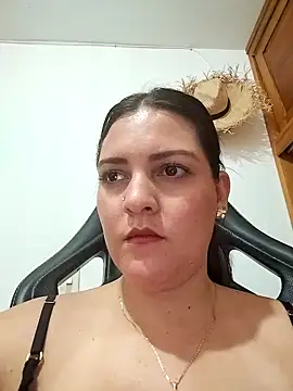 Snapshot of Mia_Hampton chatting on 09/18/25, 08:11 Mia Hampton online show from 09/18/25, 08:11