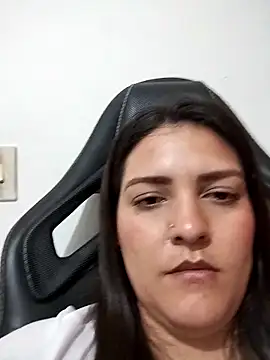 Snapshot of Mia_Hampton chatting on 10/31/25, 01:39 Mia Hampton online show from 10/31/25, 01:39