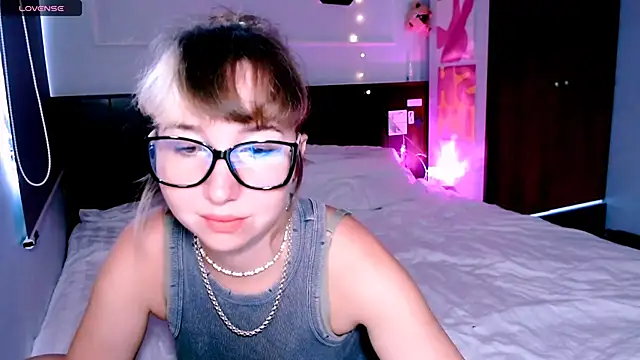 Cosmo Riri online show from 09/25/25, 05:00