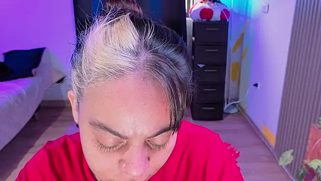 Cuttiealice online show from 11/14/25, 02:05