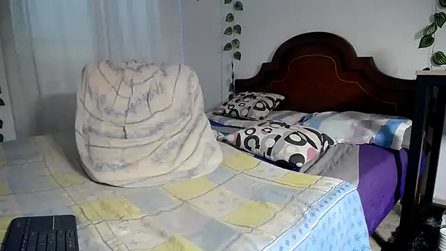 ivonne  hott1 online show from 09/09/25, 04:06