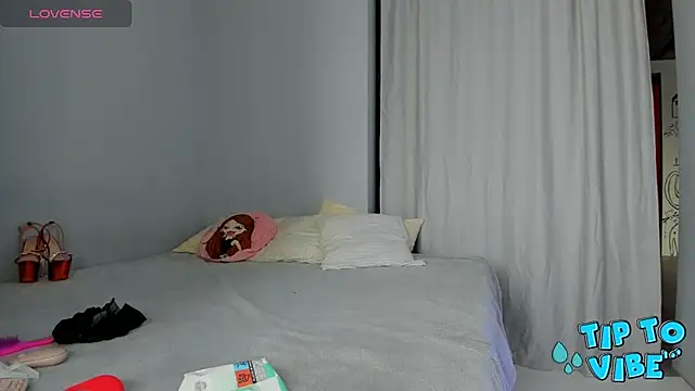 Snapshot of EllenMays chatting on 02/13/25, 12:32 EllenMays online show from 02/13/25, 12:32