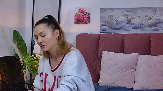 NicolLopeze online show from 12/20/24, 10:27