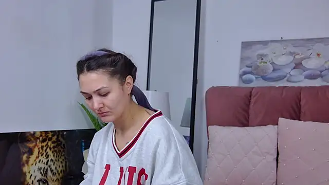 NicolLopeze online show from 02/26/25, 07:20