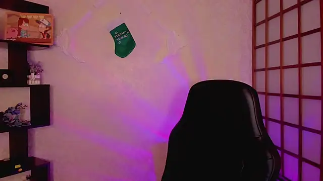 KateCuddle online show from 12/31/24, 04:49