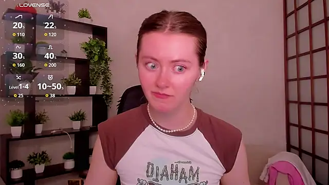 Snapshot of KateCuddle chatting on 06/18/26, 02:12 KateCuddle online show from 06/18/26, 02:12