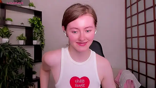 Snapshot of KateCuddle chatting on 06/26/26, 02:38 KateCuddle online show from 06/26/26, 02:38