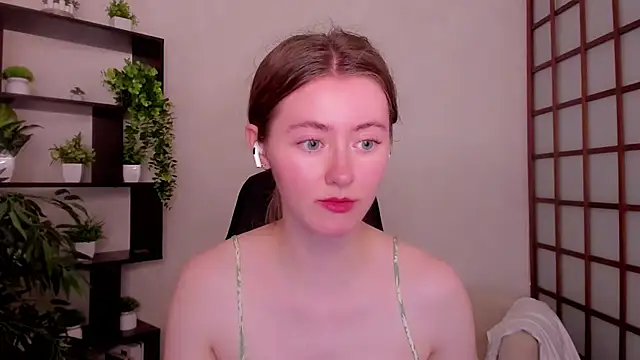 Snapshot of KateCuddle chatting on 06/30/26, 02:45 KateCuddle online show from 06/30/26, 02:45