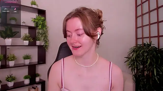 Snapshot of KateCuddle chatting on 07/15/26, 02:17 KateCuddle online show from 07/15/26, 02:17