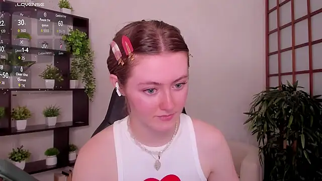 Snapshot of KateCuddle chatting on 07/16/26, 02:39 KateCuddle online show from 07/16/26, 02:39