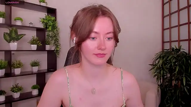 Snapshot of KateCuddle chatting on 07/17/26, 02:18 KateCuddle online show from 07/17/26, 02:18