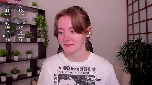 Snapshot of KateCuddle chatting on 07/20/26, 02:48 KateCuddle online show from 07/20/26, 02:48