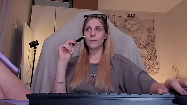 Anna Fink online show from 03/26/26, 08:14