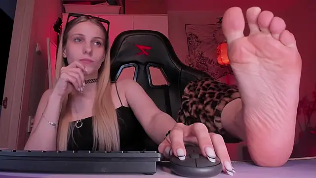 Anna Fink online show from 04/22/26, 09:05