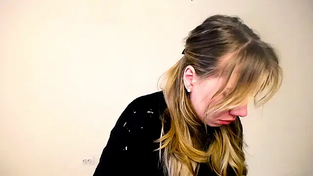 Sport Tall Doll online show from 04/27/26, 08:01