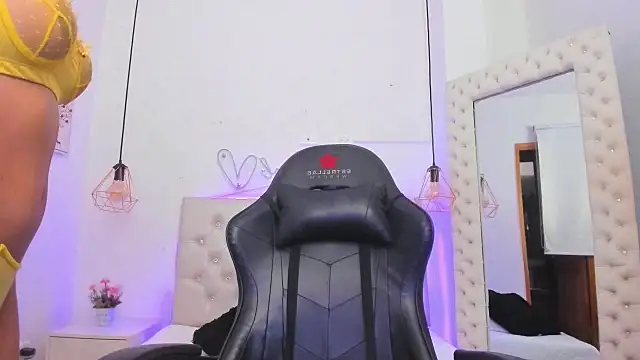 xiomara  cortes online show from 02/18/25, 07:30