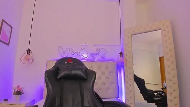 xiomara  cortes online show from 03/17/25, 10:17