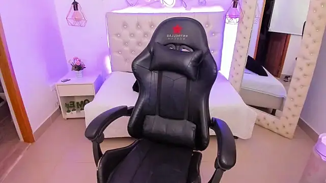 xiomara  cortes online show from 03/18/25, 07:10