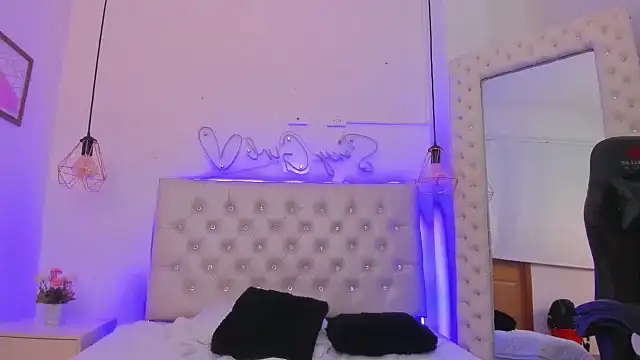 xiomara  cortes online show from 03/20/25, 01:13