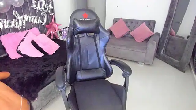 xiomara  cortes online show from 09/23/25, 12:41