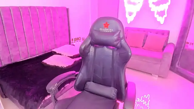 xiomara  cortes online show from 10/14/25, 07:14