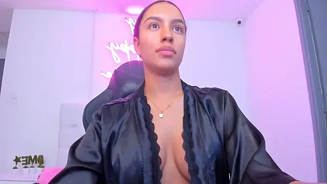 xiomara  cortes online show from 11/06/25, 12:55