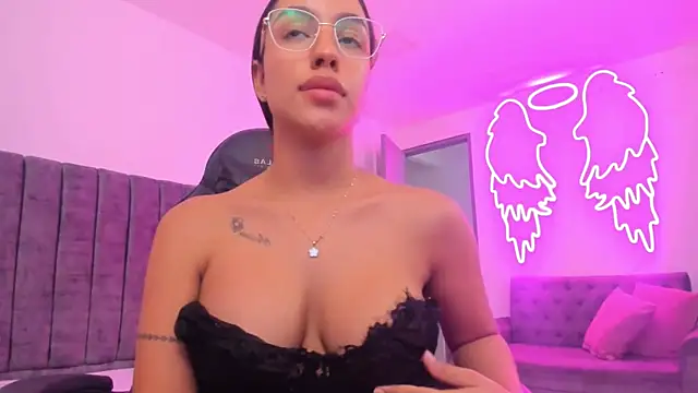 xiomara  cortes online show from 11/25/25, 01:05