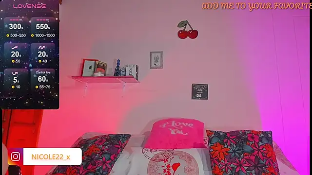 Snapshot of Nicole_x chatting on 12/22/24, 03:33 Nicole x online show from 12/22/24, 03:33