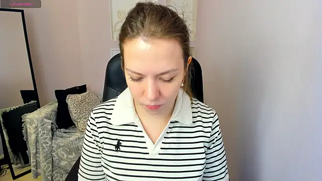 Snapshot of Persephoni chatting on 07/19/26, 05:44 Persephoni online show from 07/19/26, 05:44