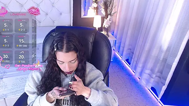 LiaVillalobos online show from 11/28/25, 01:03