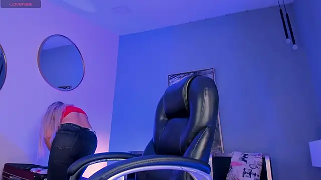 SophieBarnett online show from 12/21/25, 01:46