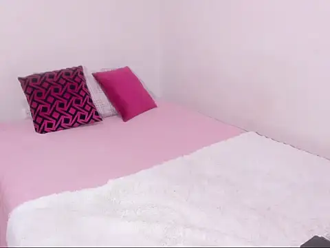 sarasweet 4 online show from 09/30/25, 03:39