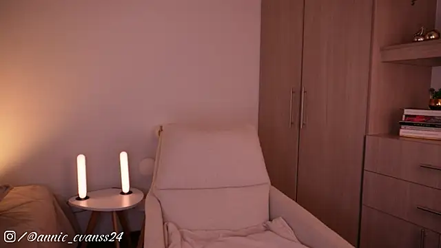 annie24 evans online show from 11/25/25, 12:32