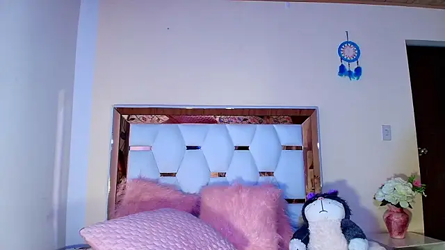 Julieth Rossi online show from 02/23/25, 07:22