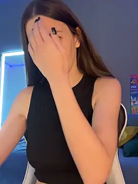 julia fly online show from 01/28/25, 12:11