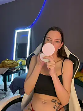 julia fly online show from 02/18/26, 09:05