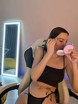 julia fly online show from 03/19/26, 09:35