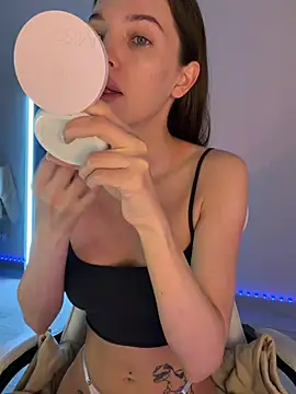 julia fly online show from 04/08/26, 06:13