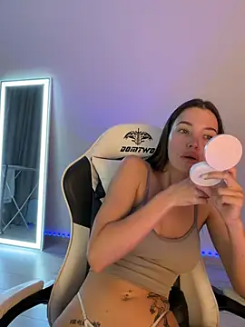 julia fly online show from 06/02/26, 09:00