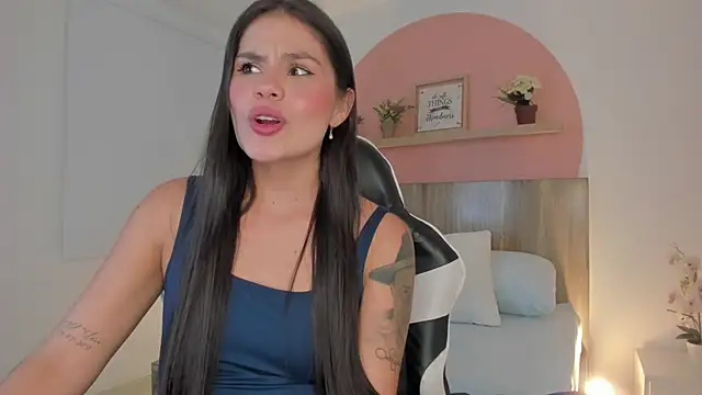 dominique25  online show from 10/22/25, 03:18