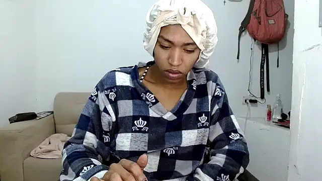 angelamarie1 online show from 12/04/25, 12:42