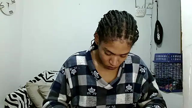 angelamarie1 online show from 04/18/26, 07:12