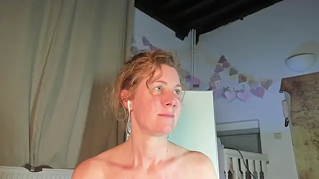 Lola Belgium online show from 03/22/25, 08:04